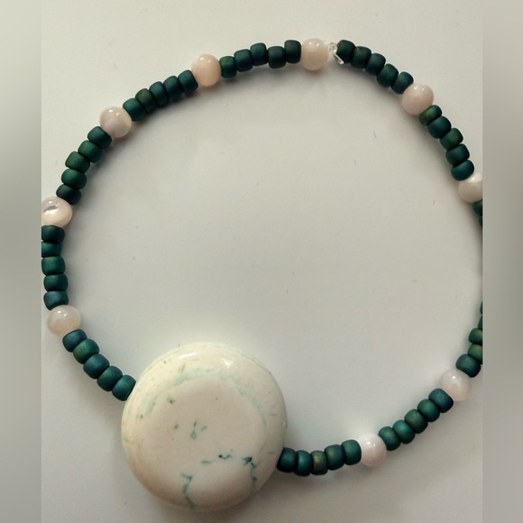 Jewelry - Elegant Green and White Beaded Necklace